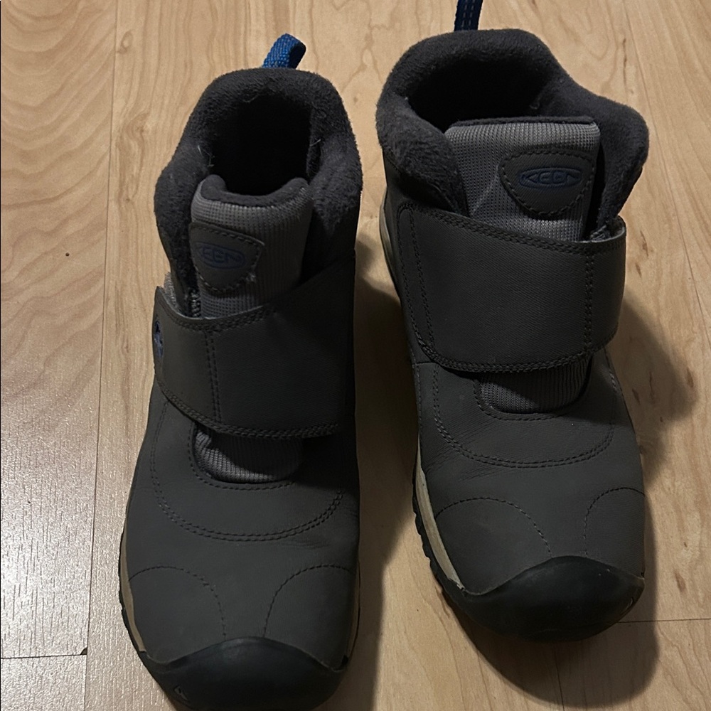 Keen waterproof  kids  Winter Boots